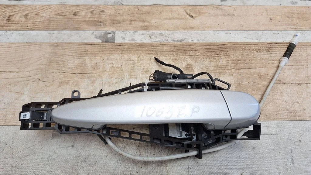 Rear door exterior handle 51227332268