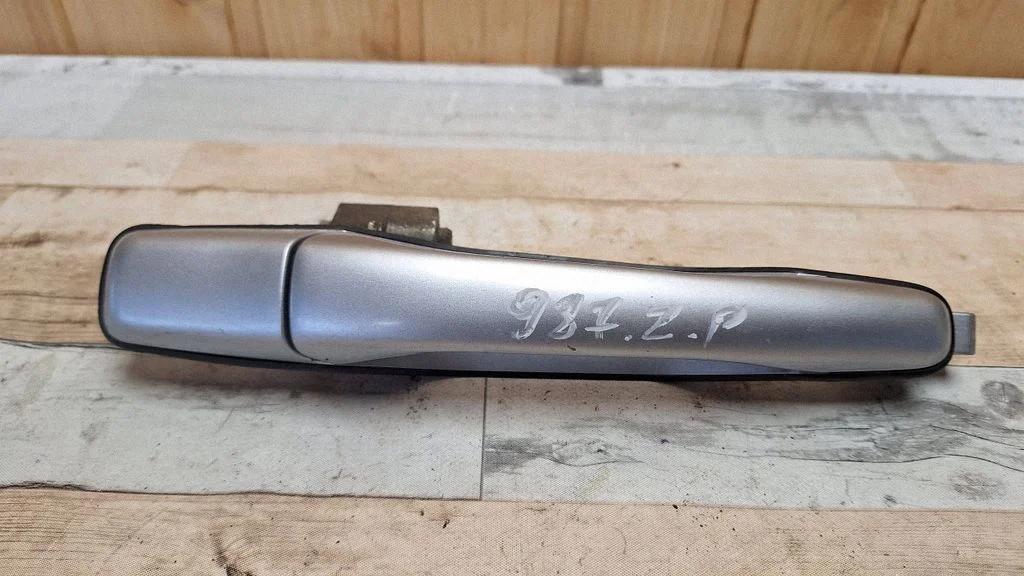Rear door exterior handle – Mitsubishi Outlander (2001-2007)