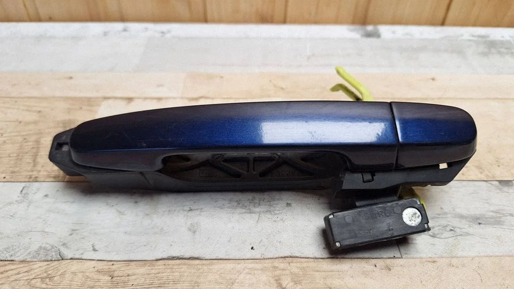 Rear door exterior handle – rear right