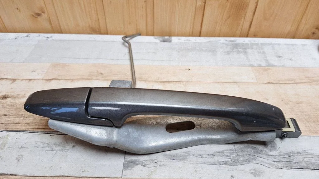 Rear door exterior handle – rear right
