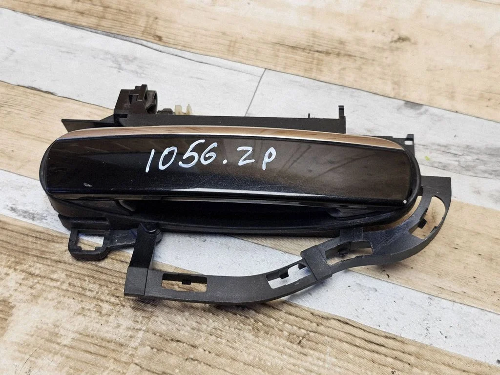 Tagaukse välimine käepide 4F0837886