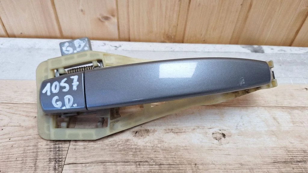 Klamka zewnętrzna drzwi tylnych – prawy tył