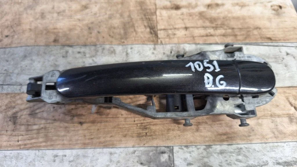 Rear door exterior handle 1Z0839886A