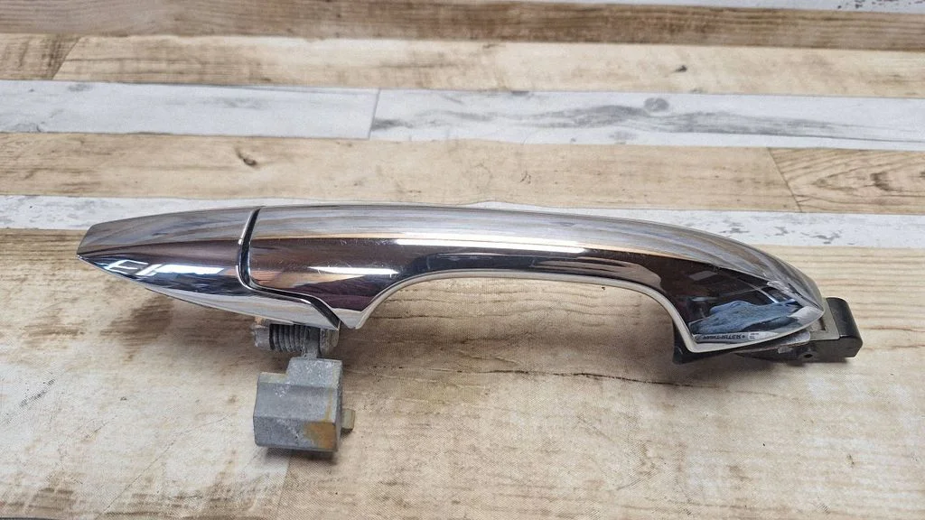 Rear door exterior handle – rear left