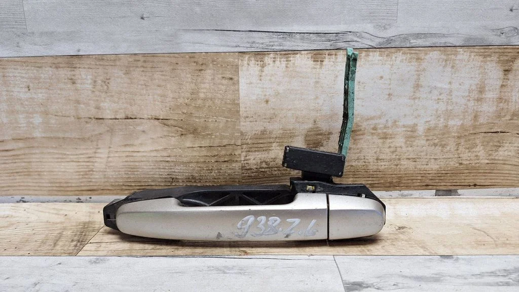 Rear door exterior handle – rear left