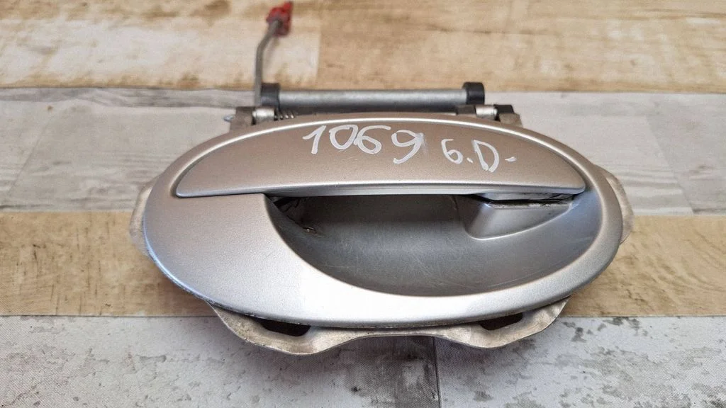 Klamka zewnętrzna drzwi tylnych 8048604