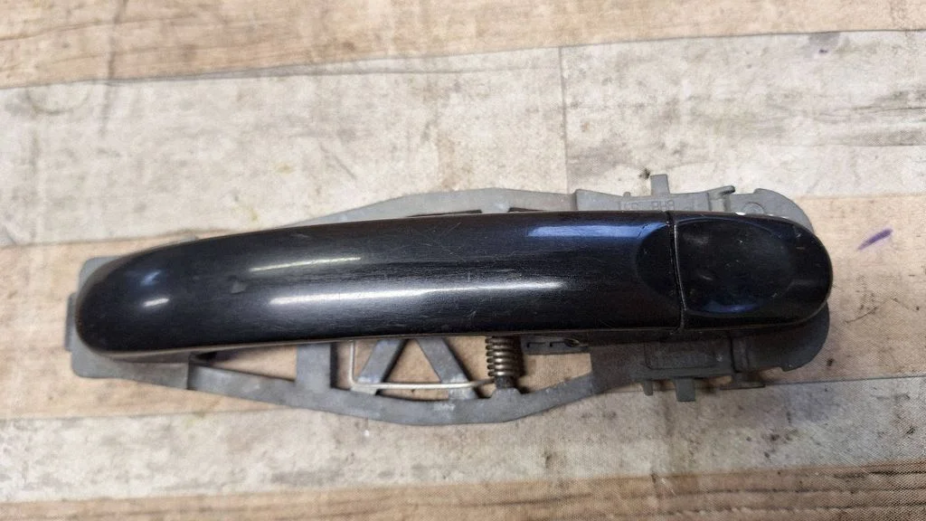 Rear door exterior handle 1T0839886A