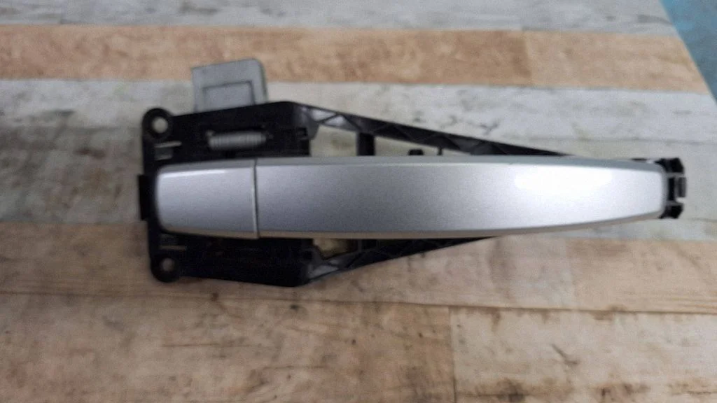 Rear door exterior handle 24463750