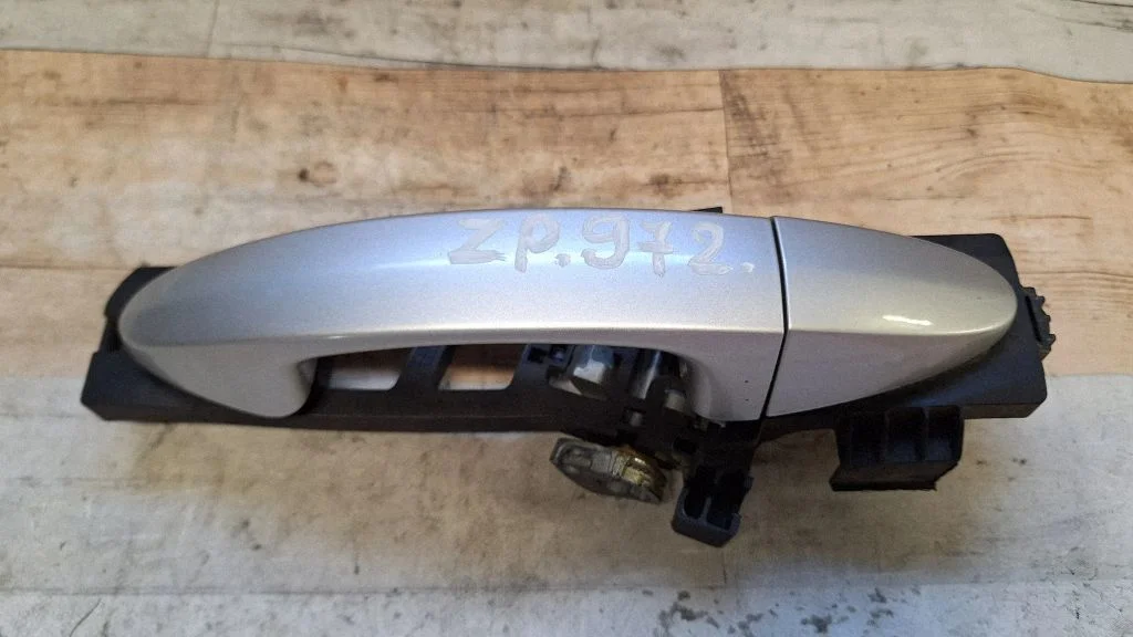 Rear door exterior handle – rear right