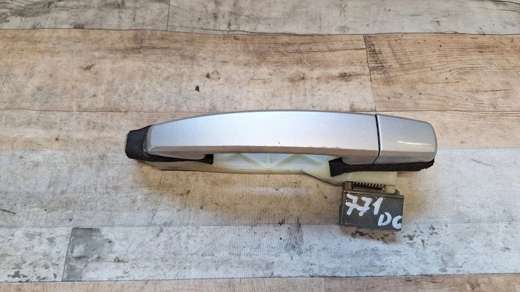 Rear door exterior handle – rear right