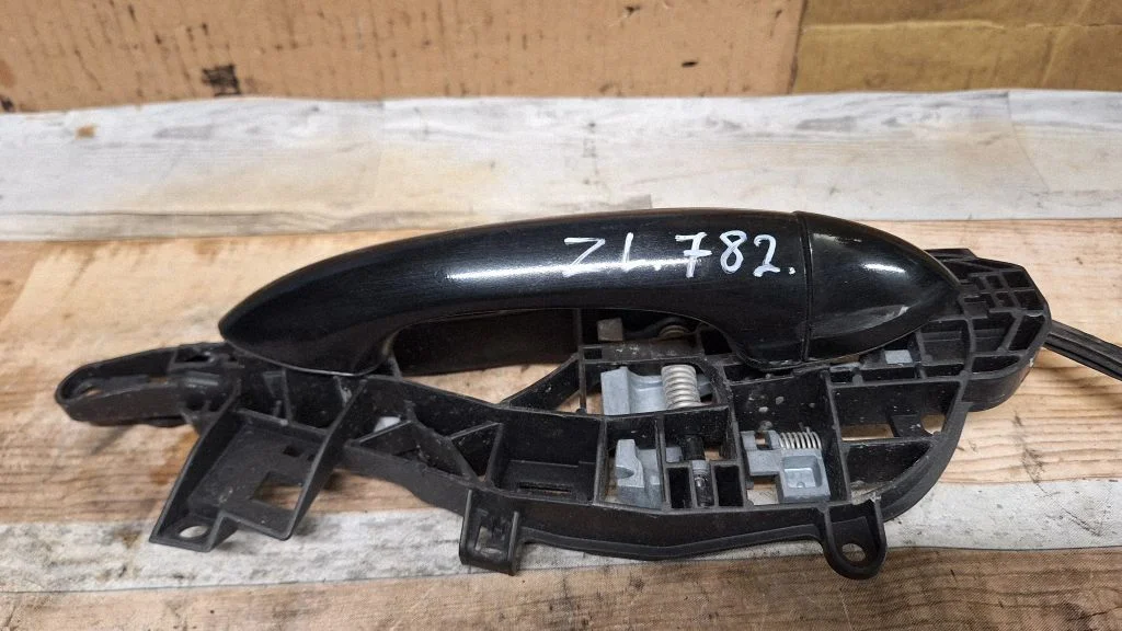 Rear door exterior handle – rear left