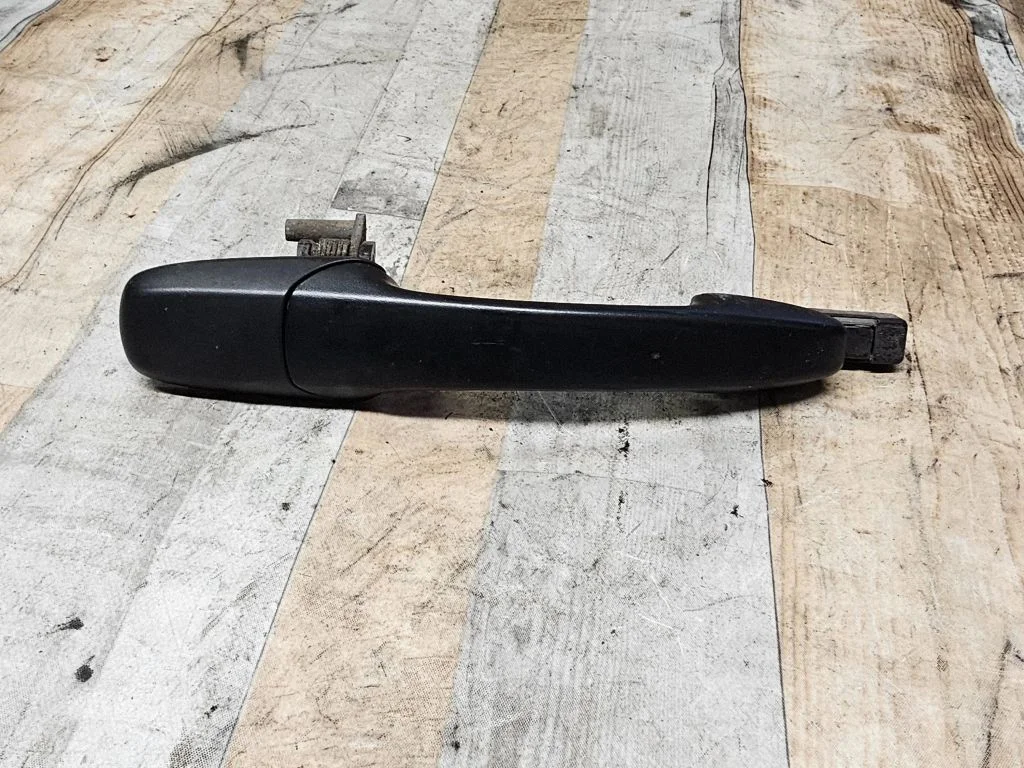 Rear door exterior handle – rear right