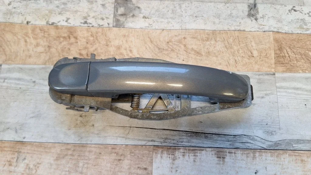 Rear door exterior handle – rear right