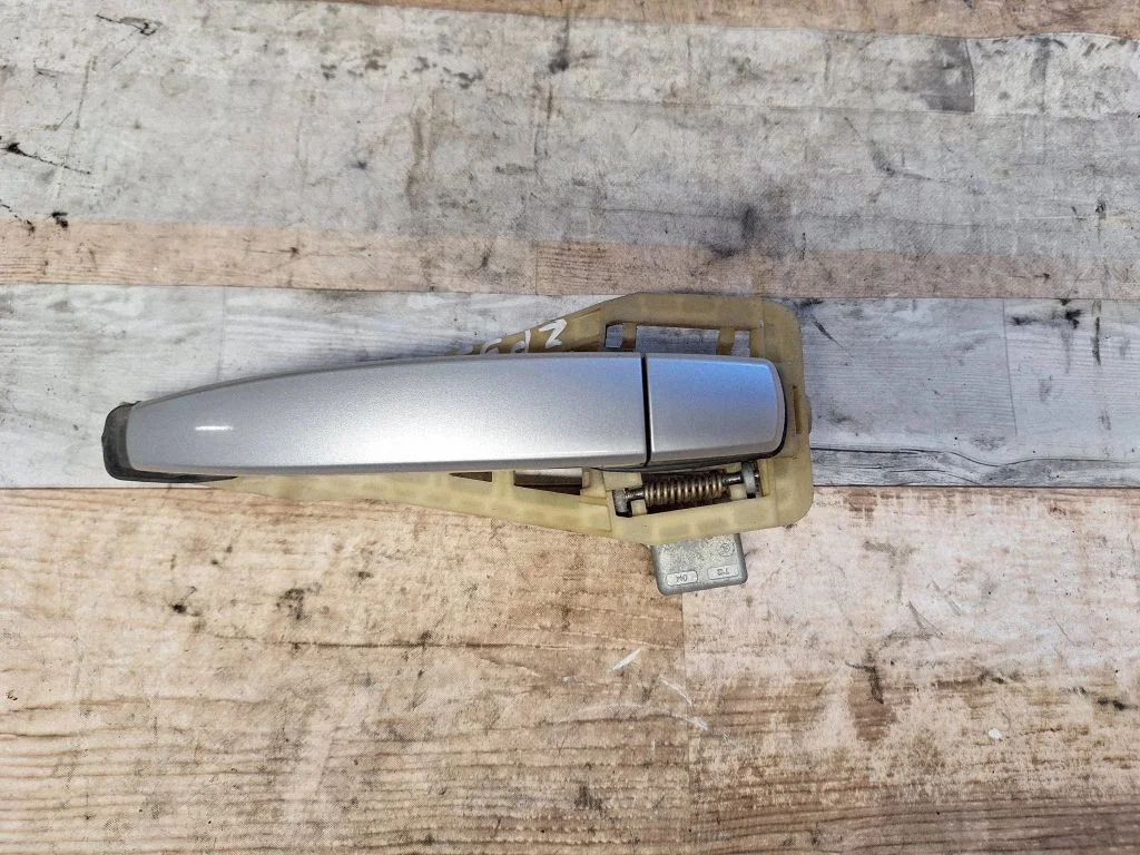 Rear door exterior handle – rear right