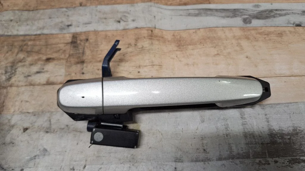 Rear door exterior handle – rear left
