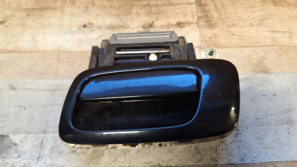 Rear door exterior handle – rear right