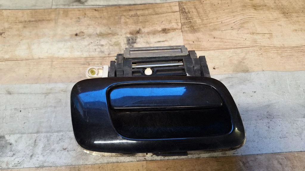 Rear door exterior handle – rear right