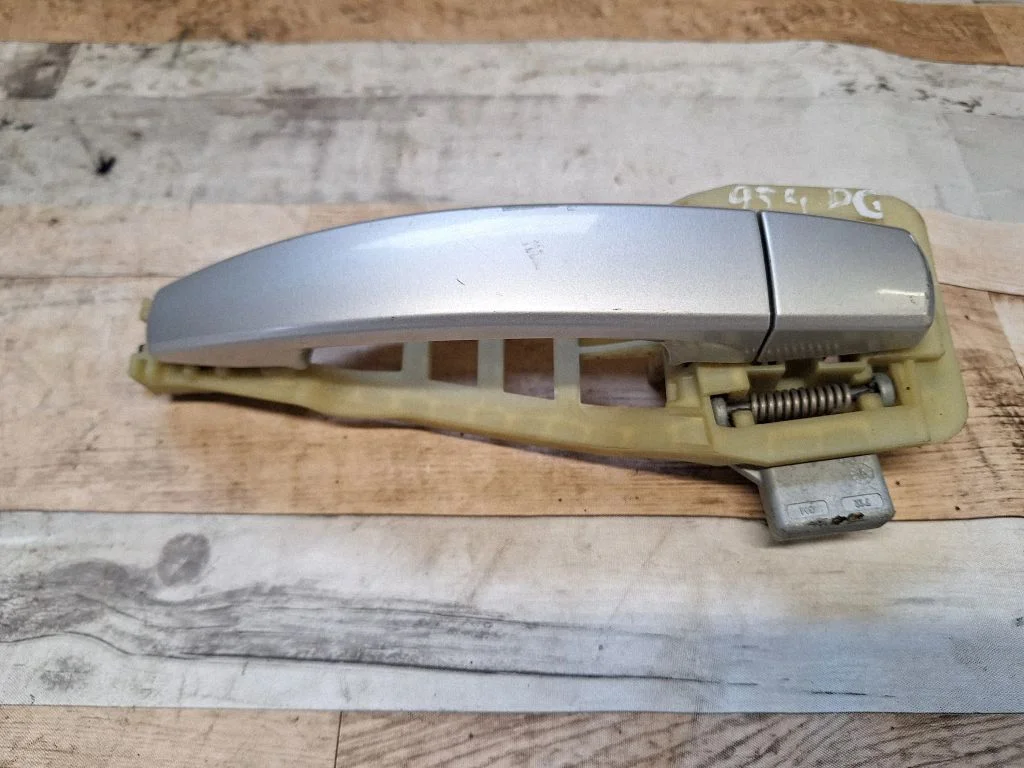 Rear door exterior handle – rear right