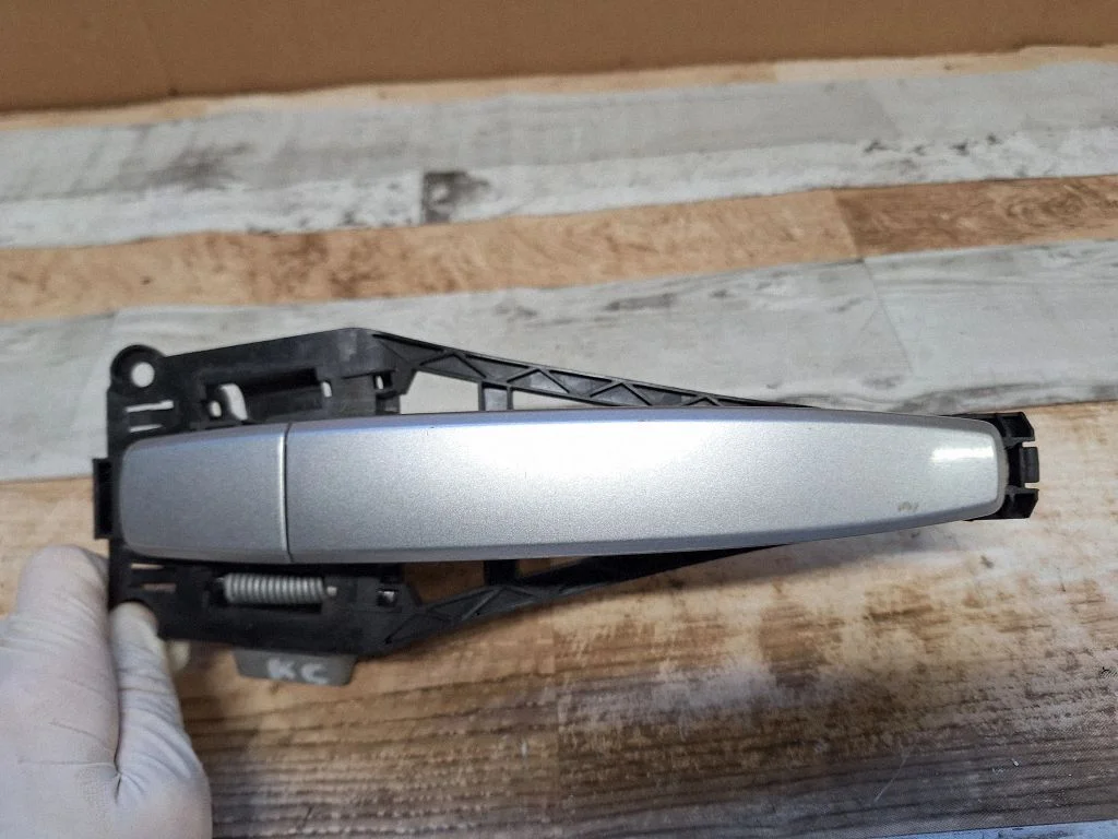 Rear door exterior handle – Opel Zafira B (2005-2014)