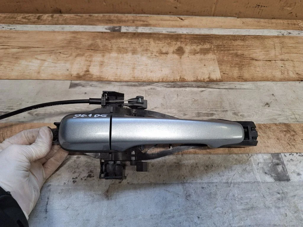 Rear door exterior handle – rear right