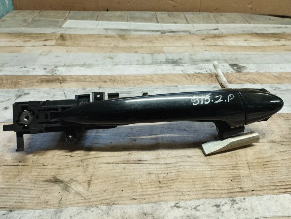 Rear door exterior handle – rear right