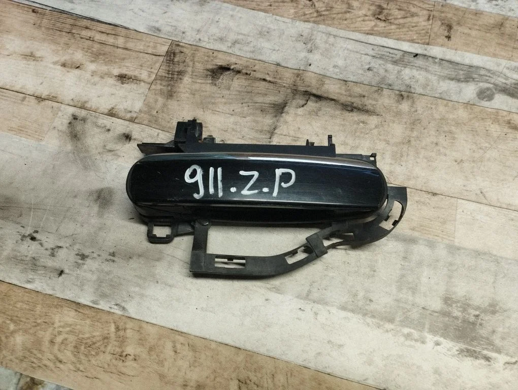 Rear door exterior handle – rear right