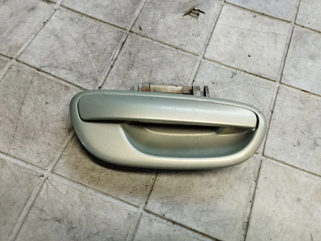 Rear door exterior handle – Subaru Outback (2007-2009)