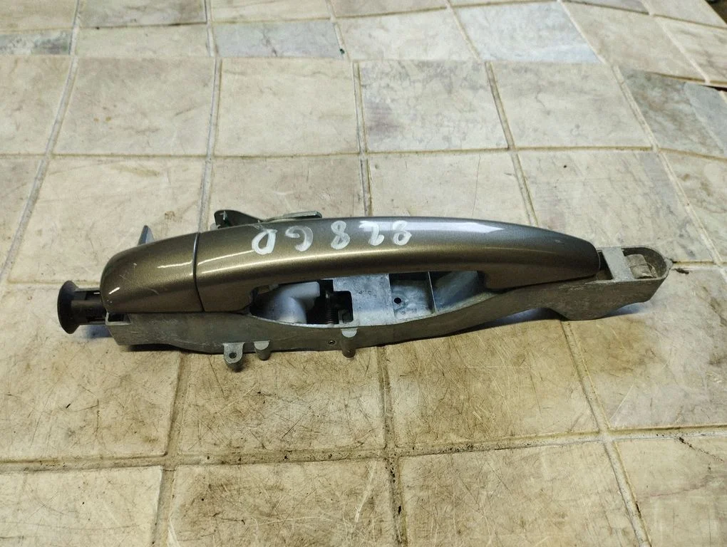 Tagaukse välimine käepide 1199D3