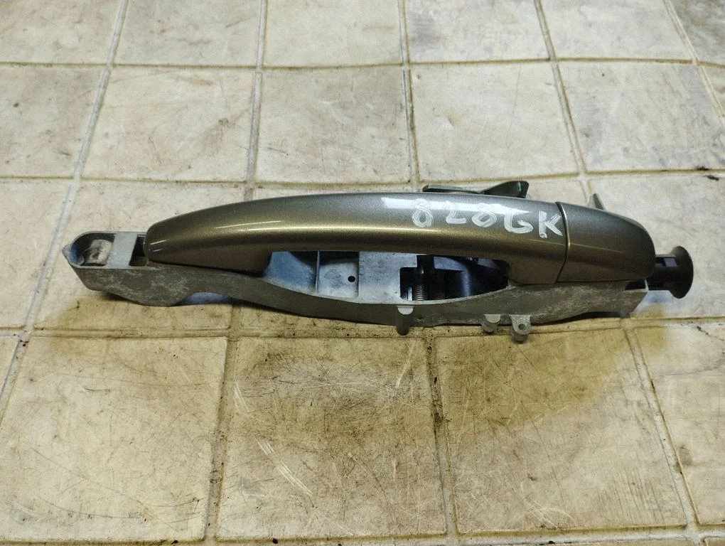 Tagaukse välimine käepide 1198G2