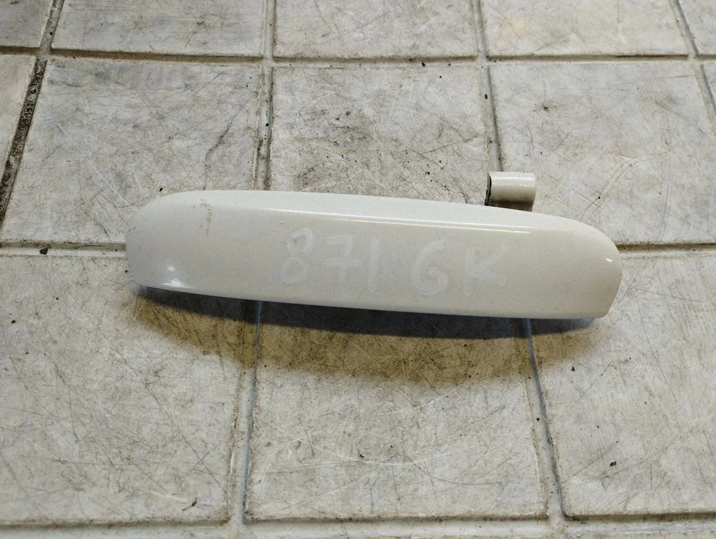 Rear door exterior handle – rear left