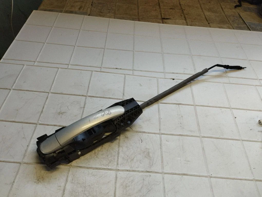 Tagaukse välimine käepide 5N0837017C