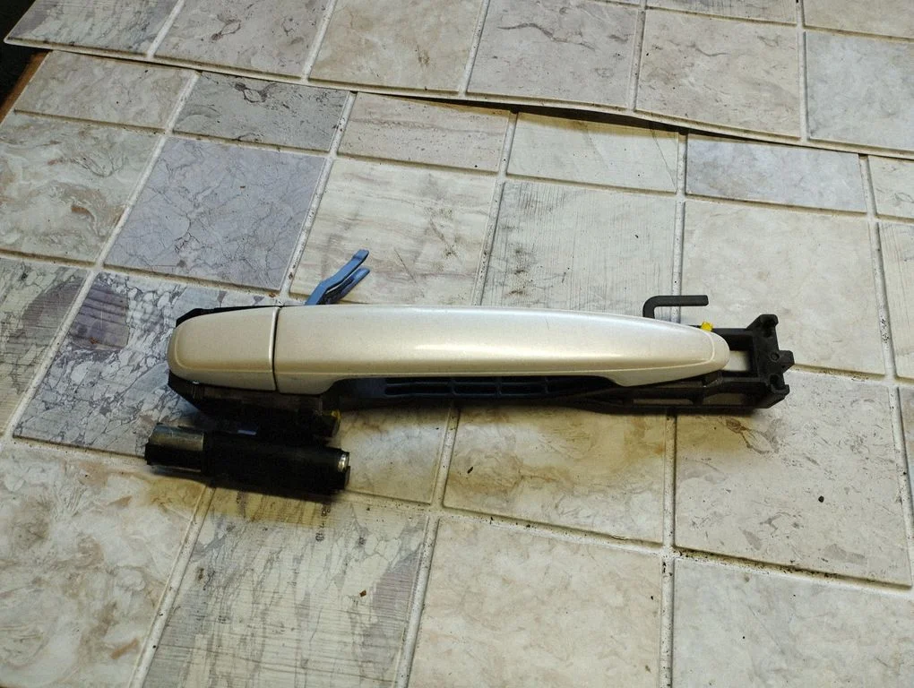 Rear door exterior handle – Subaru Outback (2009-2014)