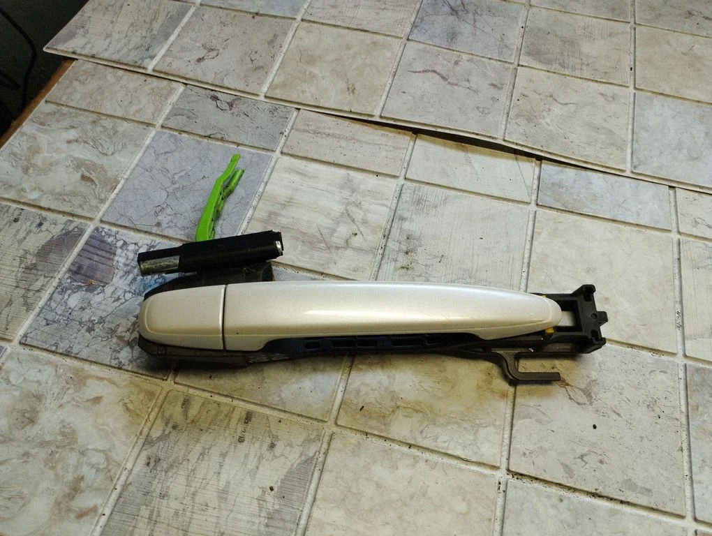 Rear door exterior handle – Subaru Outback (2009-2014)