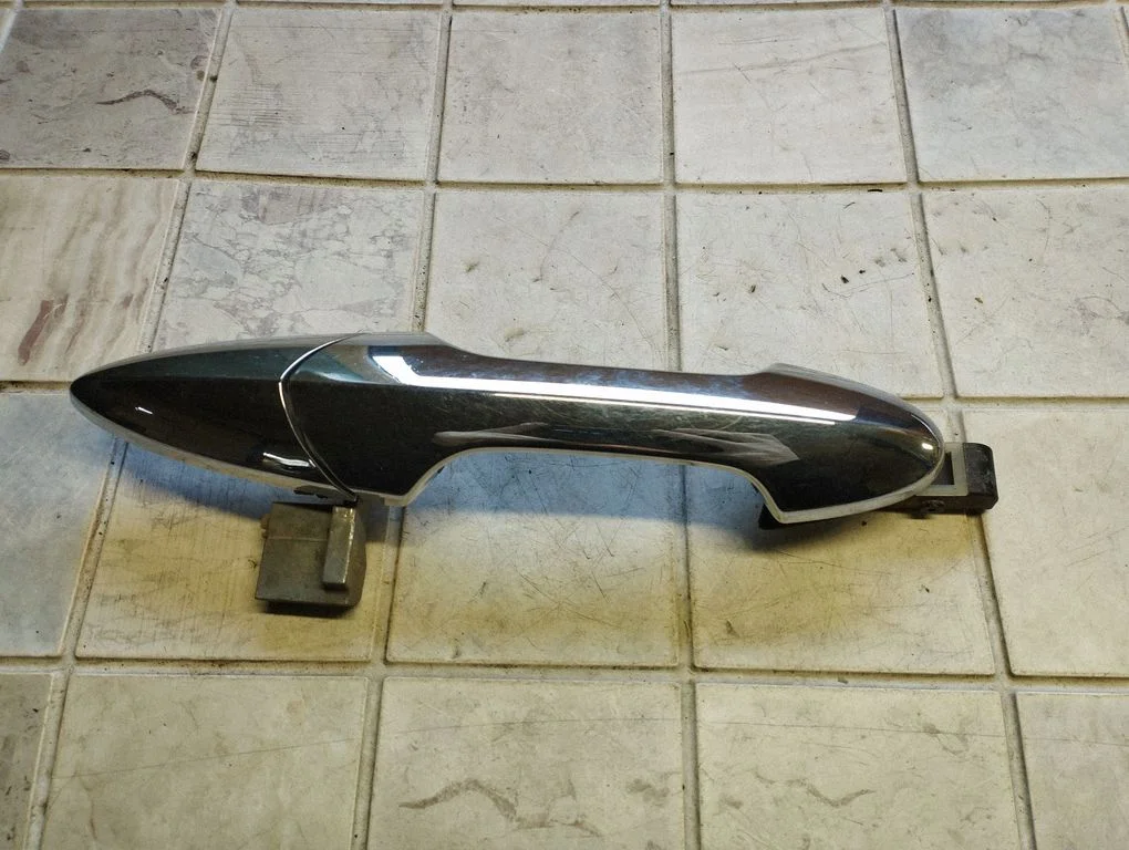 Rear door exterior handle – rear left