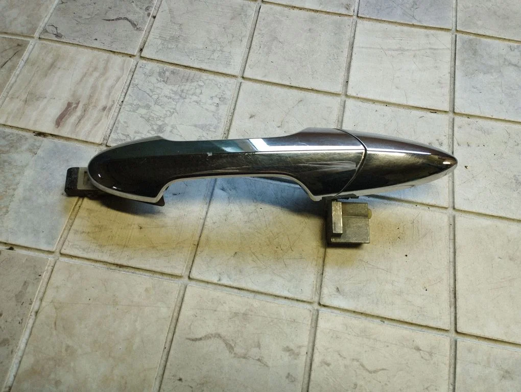 Rear door exterior handle – rear right