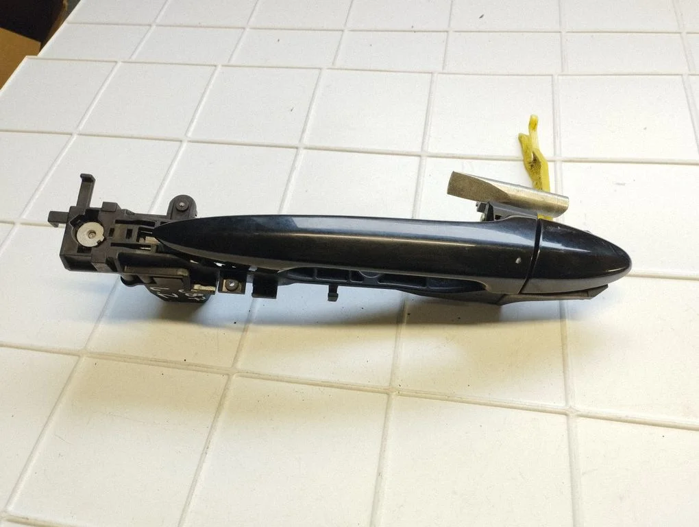 Rear door exterior handle – rear left