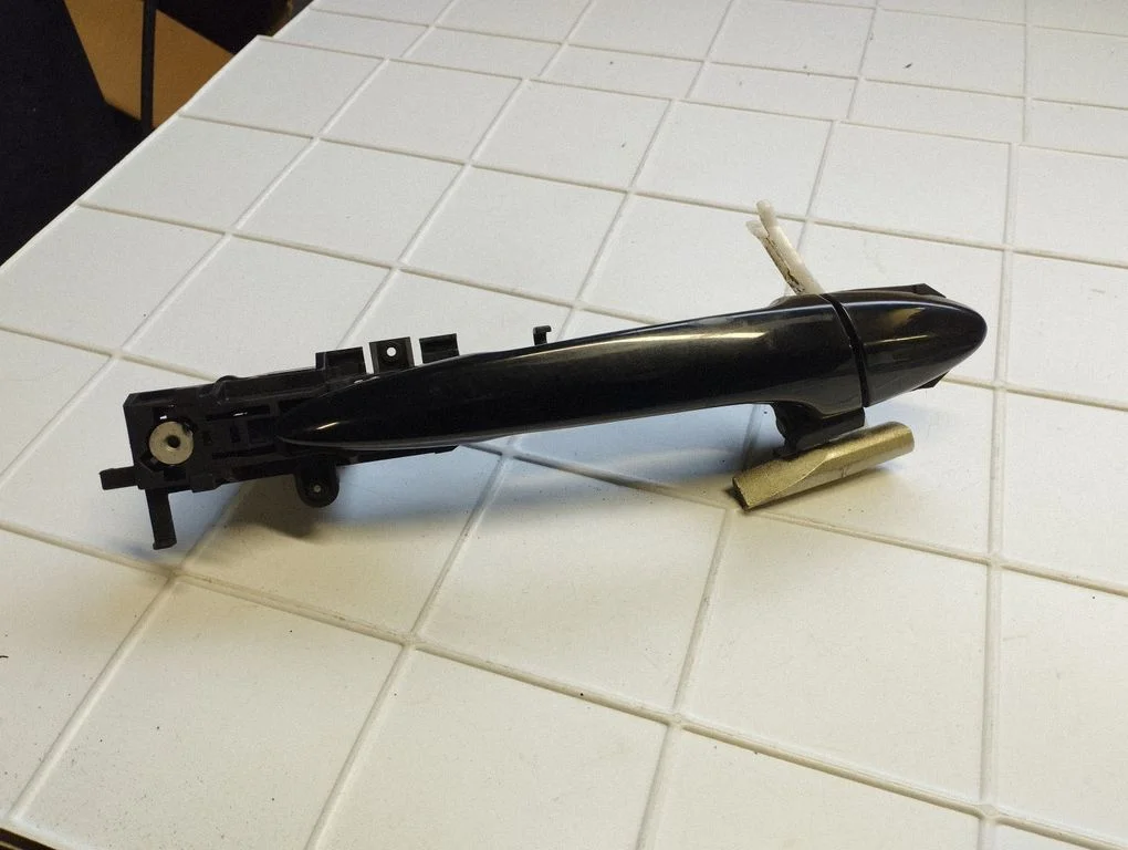 Rear door exterior handle – rear right