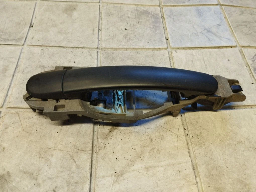 Tagaukse välimine käepide 3B0837885