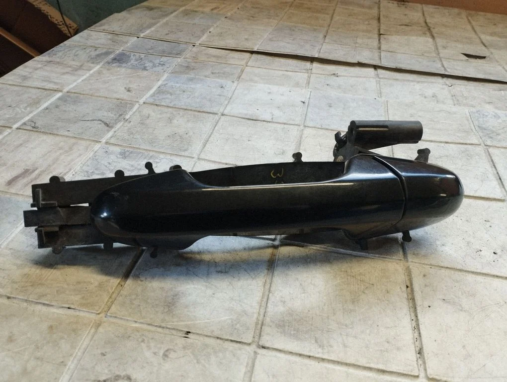 Tagaukse välimine käepide 40263400