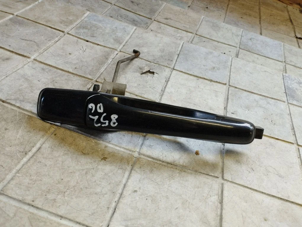 Rear door exterior handle – rear right