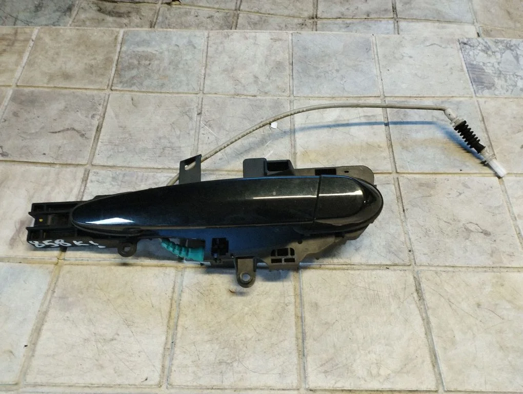 Rear door exterior handle – rear left