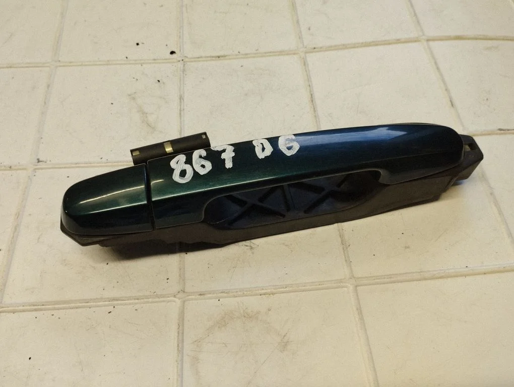 Tagaukse välimine käepide – Toyota RAV 4 (XA20) (2000-2005)
