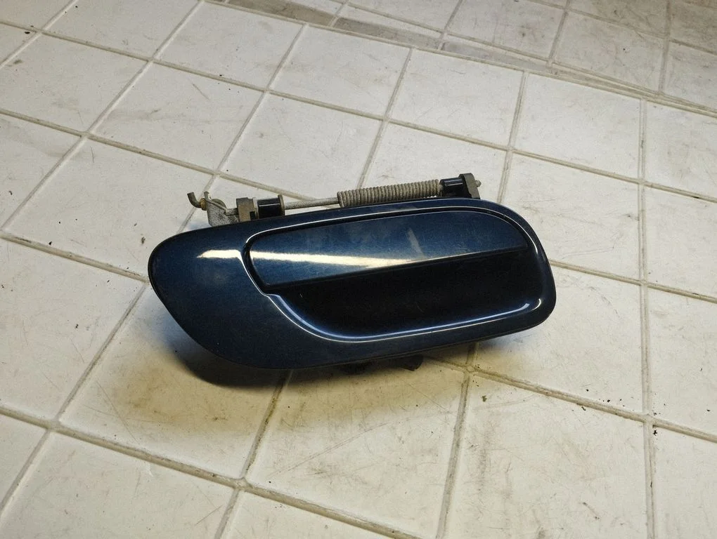 Rear door exterior handle – rear right