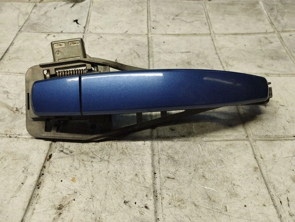 Rear door exterior handle – rear right