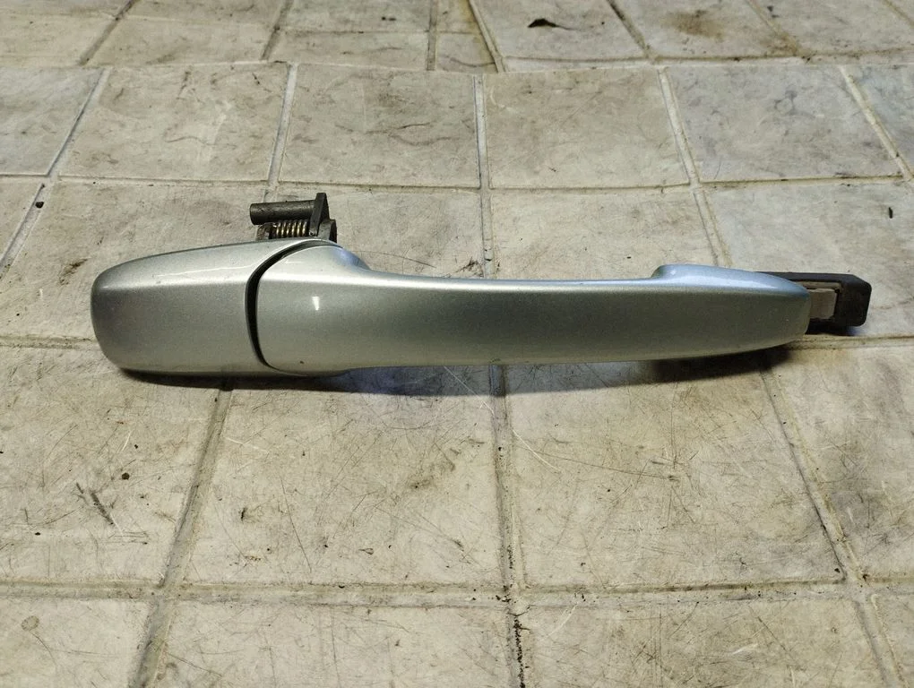 Rear door exterior handle – rear right