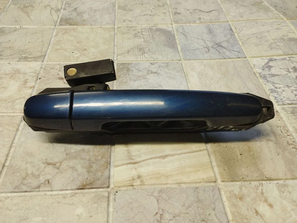 Rear door exterior handle – Toyota Corolla Verso E121 (2001-2004)