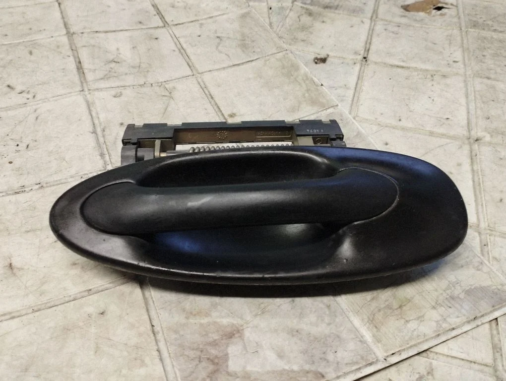 Tagaukse välimine käepide 12785558