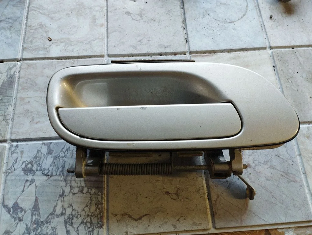 Klamka zewnętrzna drzwi tylnych 9159640