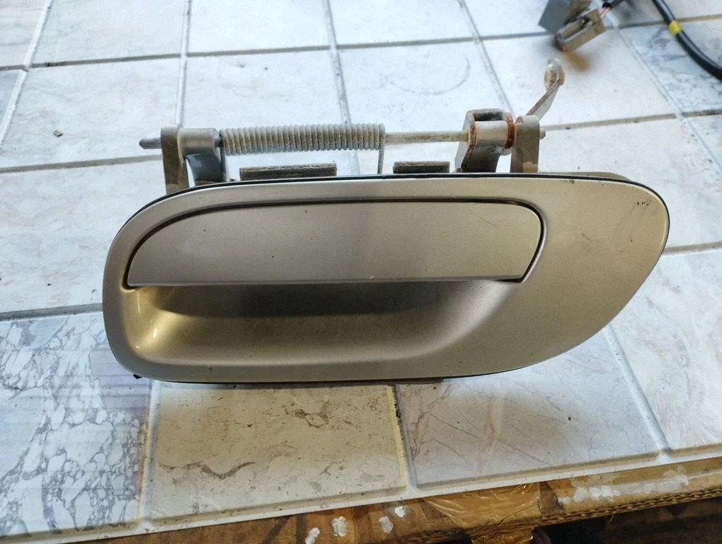 Klamka zewnętrzna drzwi tylnych 9159639