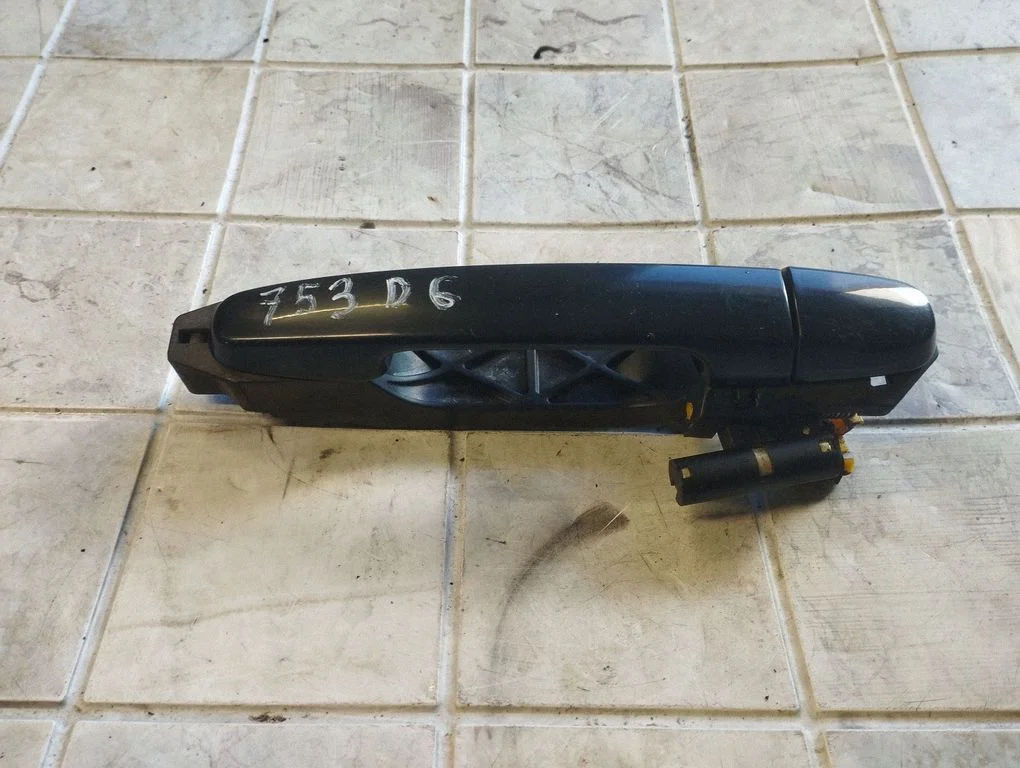 Tagaukse välimine käepide – Toyota RAV 4 (XA20) (2000-2005)